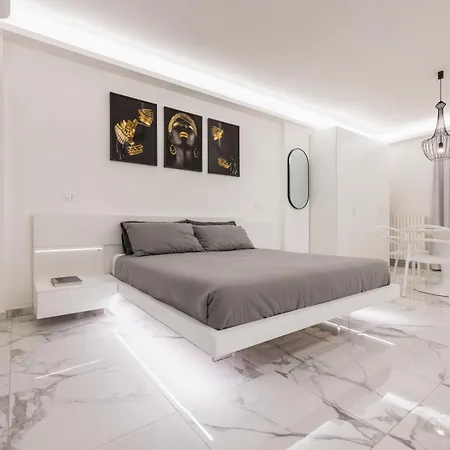 Superior Station Apartman *